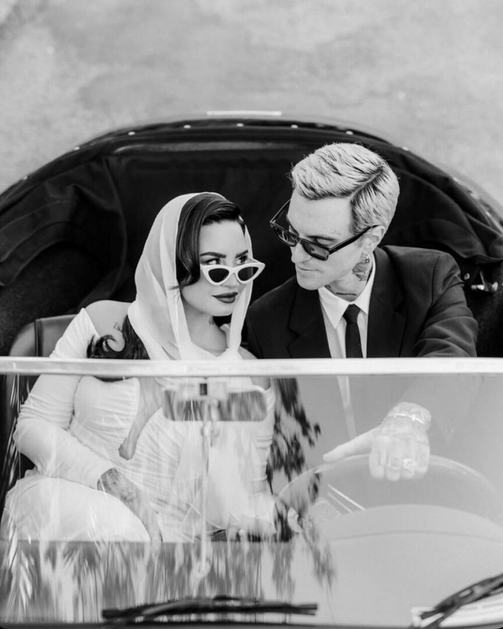 Demi Lovato și partenerul ei, Jutes, s-au căsătorit. Ce rochie a purtat artista. GALERIE FOTO - Imaginea 2