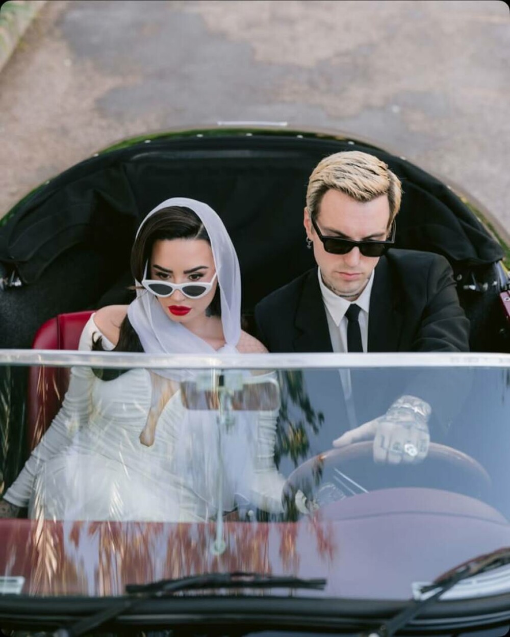 Demi Lovato și partenerul ei, Jutes, s-au căsătorit. Ce rochie a purtat artista. GALERIE FOTO - Imaginea 3