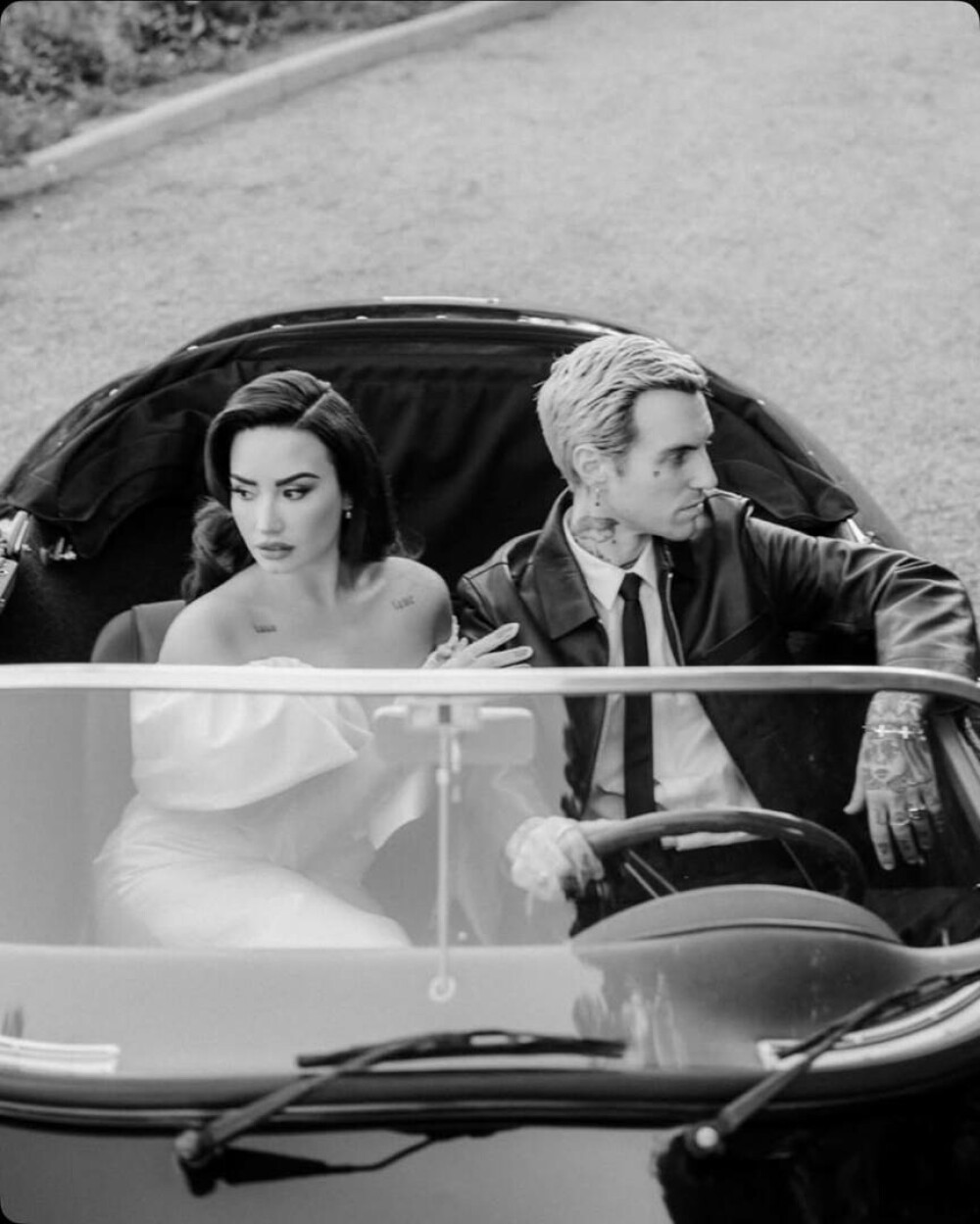 Demi Lovato și partenerul ei, Jutes, s-au căsătorit. Ce rochie a purtat artista. GALERIE FOTO - Imaginea 14