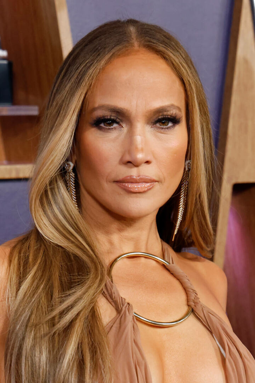 J.Lo, în ținute îndrăznețe la American Music Awards. Gest controversat făcut de artistă pe scenă. VIDEO&FOTO - Imaginea 12