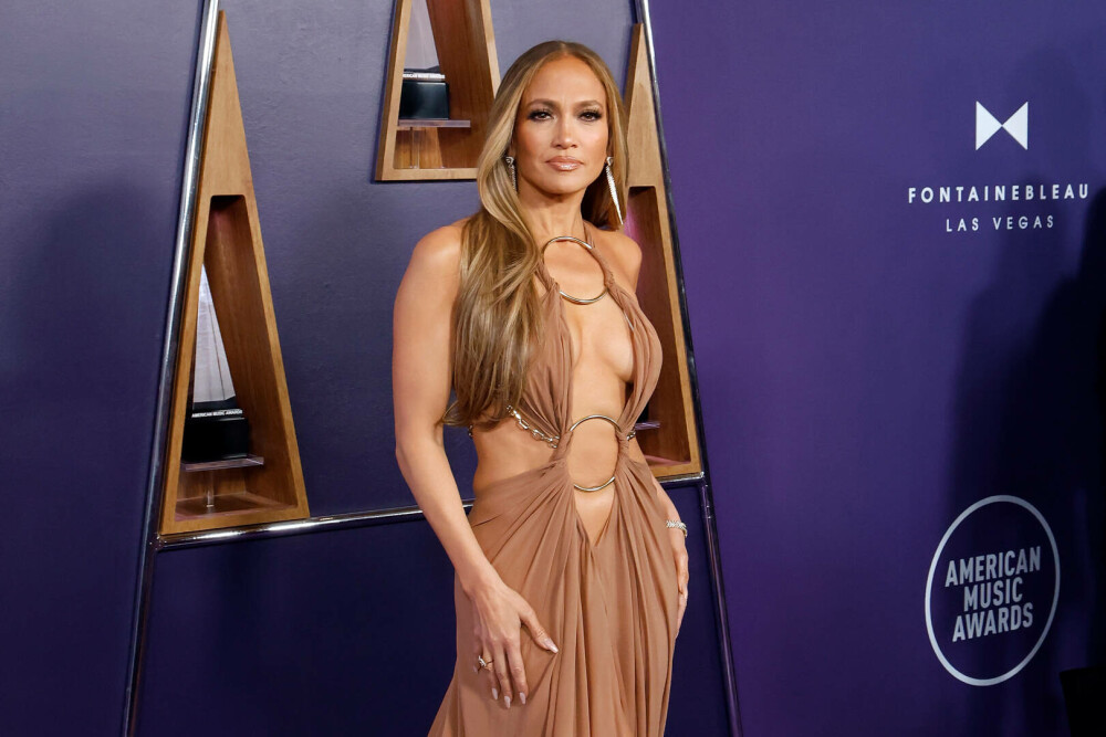 J.Lo, în ținute îndrăznețe la American Music Awards. Gest controversat făcut de artistă pe scenă. VIDEO&FOTO - Imaginea 15