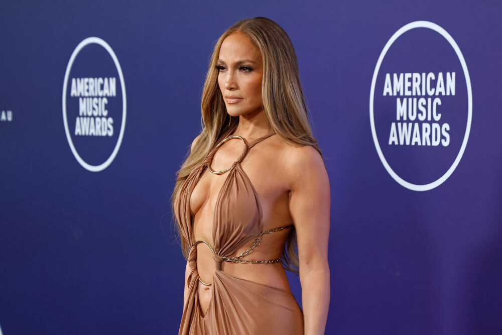J.Lo, în ținute îndrăznețe la American Music Awards. Gest controversat făcut de artistă pe scenă. VIDEO&FOTO - Imaginea 19