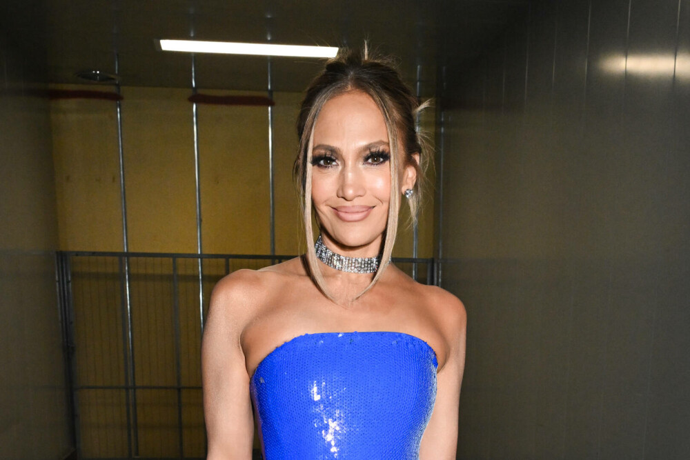 J.Lo, în ținute îndrăznețe la American Music Awards. Gest controversat făcut de artistă pe scenă. VIDEO&FOTO - Imaginea 29