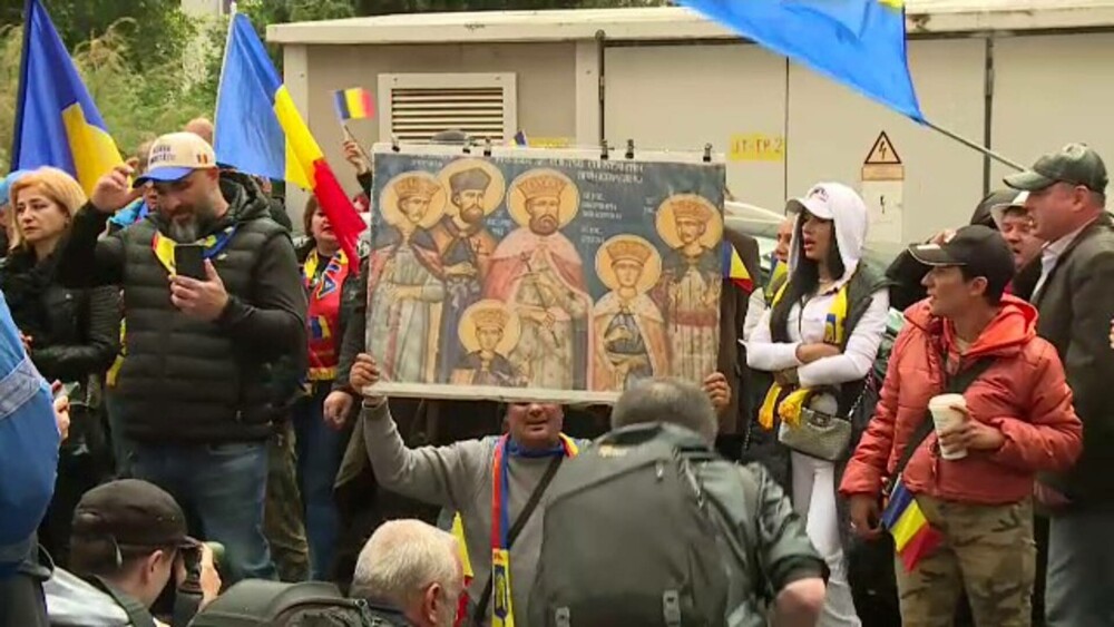 Parchetul General a extins urmărirea penală pentru Călin Georgescu, pentru că ”ar fi dat de înțeles că susține idei fasciste” - Imaginea 1
