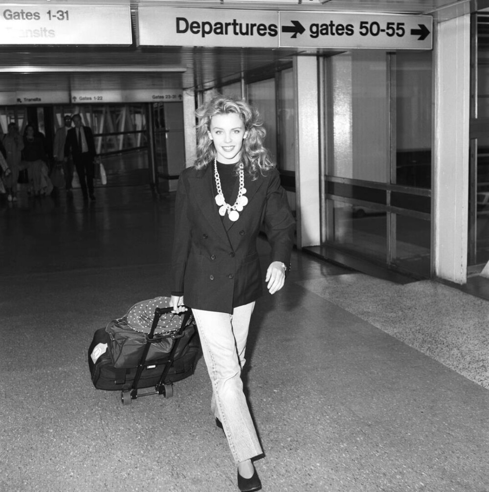 Cântăreaţa şi actriţa Kylie Minogue împlineşte 57 de ani. Cum a devenit un simbol al muzicii pop. GALERIE FOTO - Imaginea 8