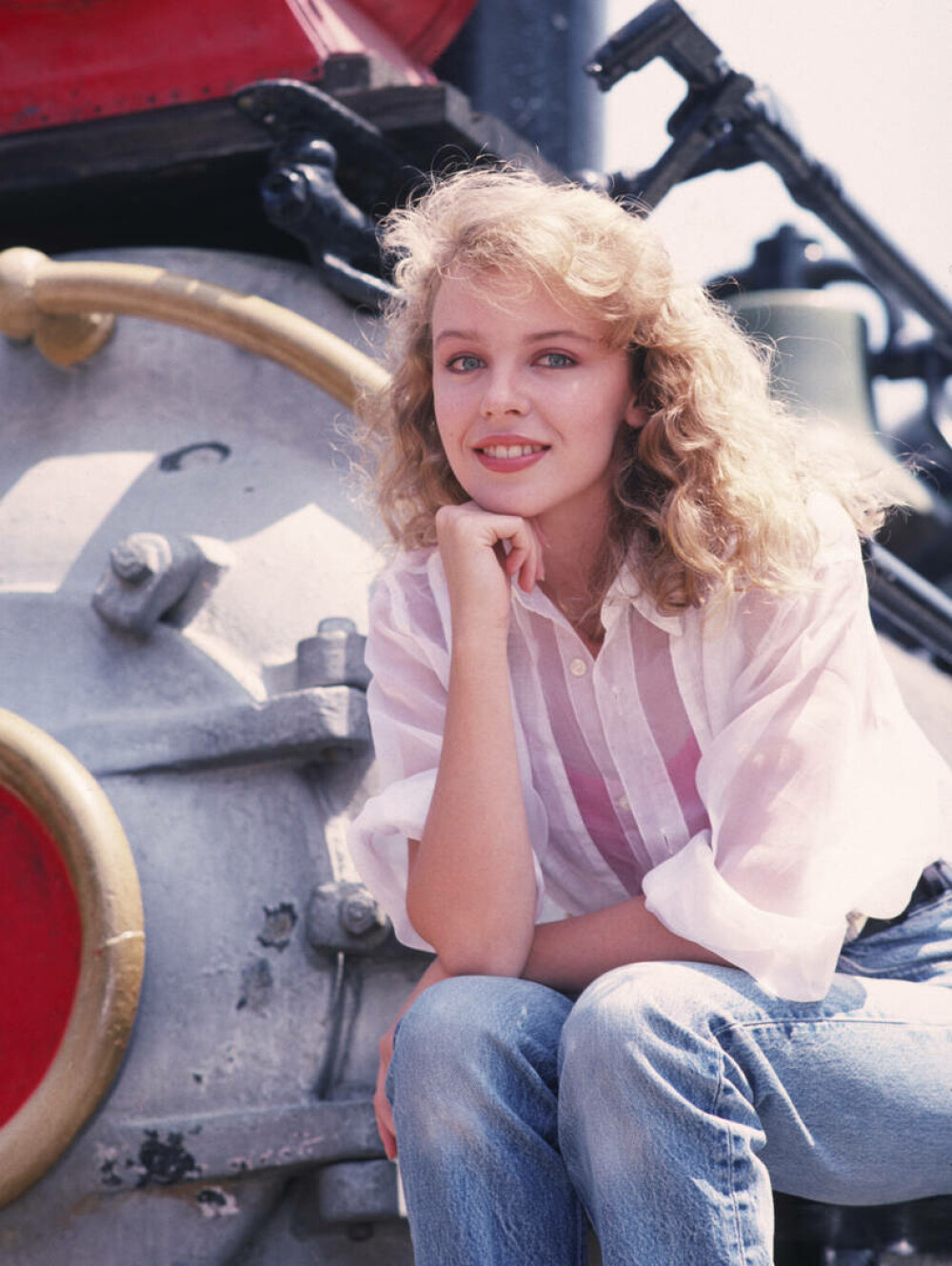 Cântăreaţa şi actriţa Kylie Minogue împlineşte 57 de ani. Cum a devenit un simbol al muzicii pop. GALERIE FOTO - Imaginea 28