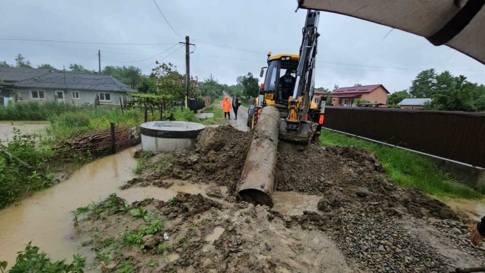 Mai multe drumuri naţionale sunt blocate temporar din cauza ploilor. Pompierii intervin în 16 judeţe şi în Bucureşti. VIDEO - Imaginea 7