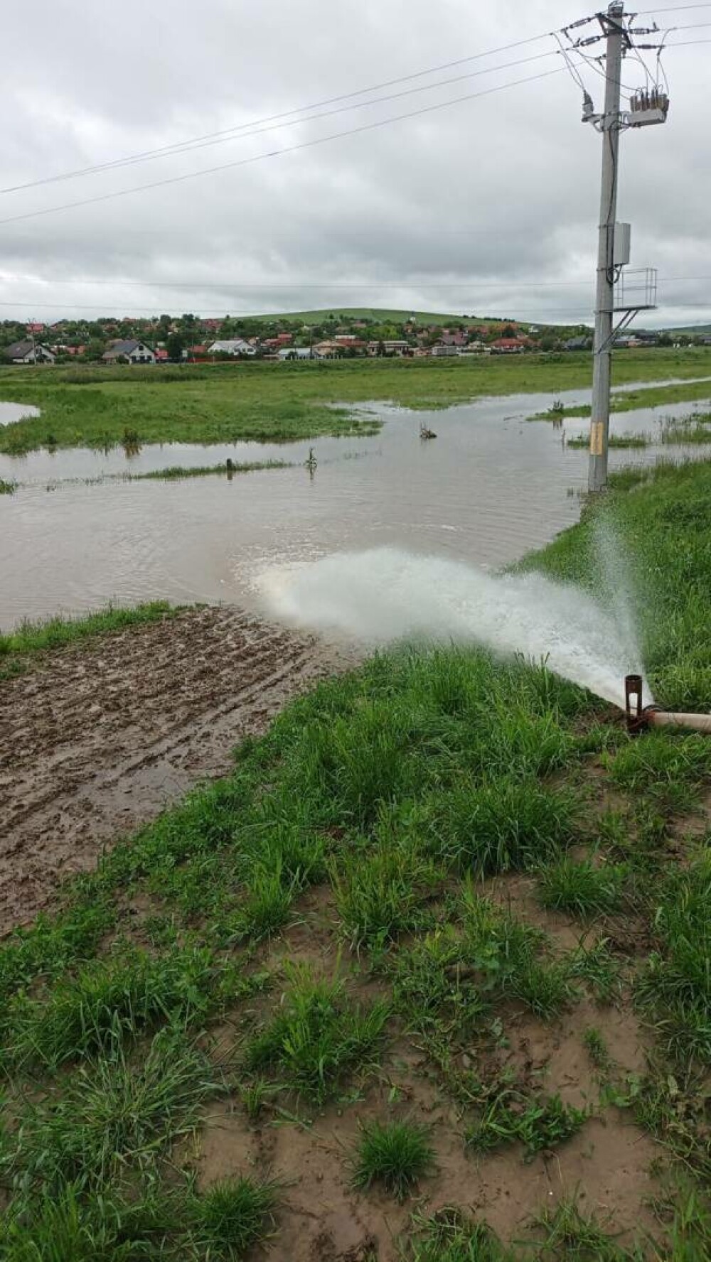 Infotrafic: Restricţii de circulaţie în judeţele Covasna, Galaţi, Harghita şi Braşov, din cauza precipitaţiilor abundente - Imaginea 12