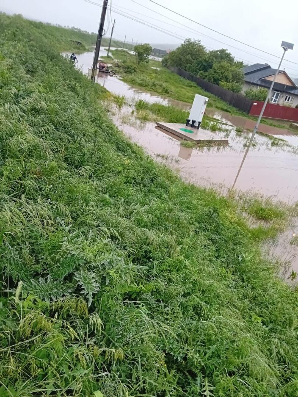 Infotrafic: Restricţii de circulaţie în judeţele Covasna, Galaţi, Harghita şi Braşov, din cauza precipitaţiilor abundente - Imaginea 5