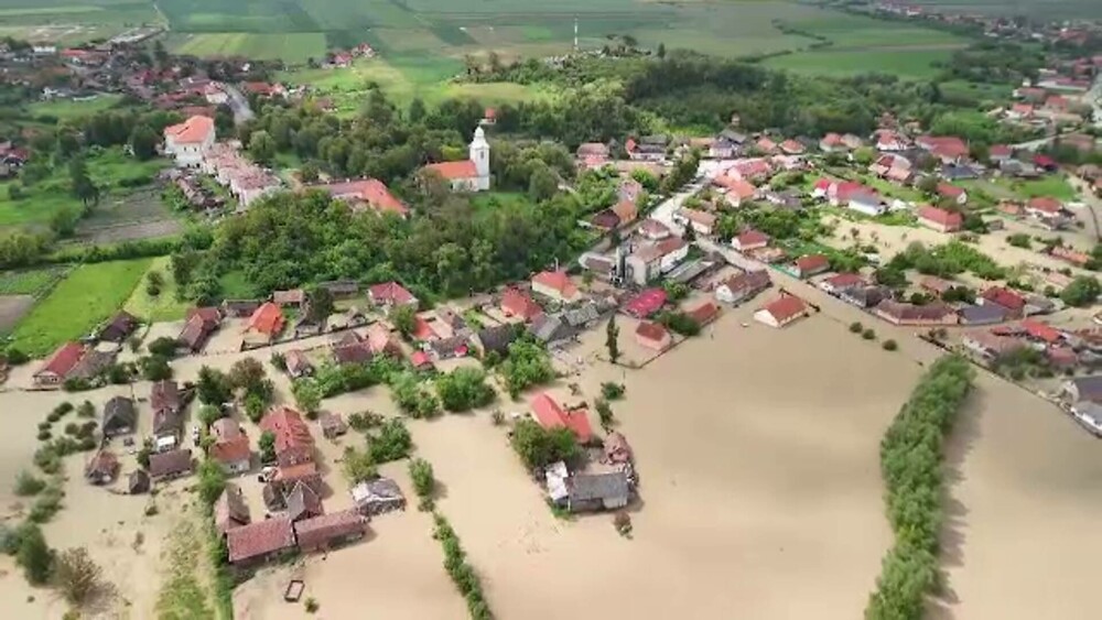Imagini din dronă cu suprafețe uriașe sub ape, în Covasna. Apa atinge pe alocuri 2 metri. VIDEO - Imaginea 12