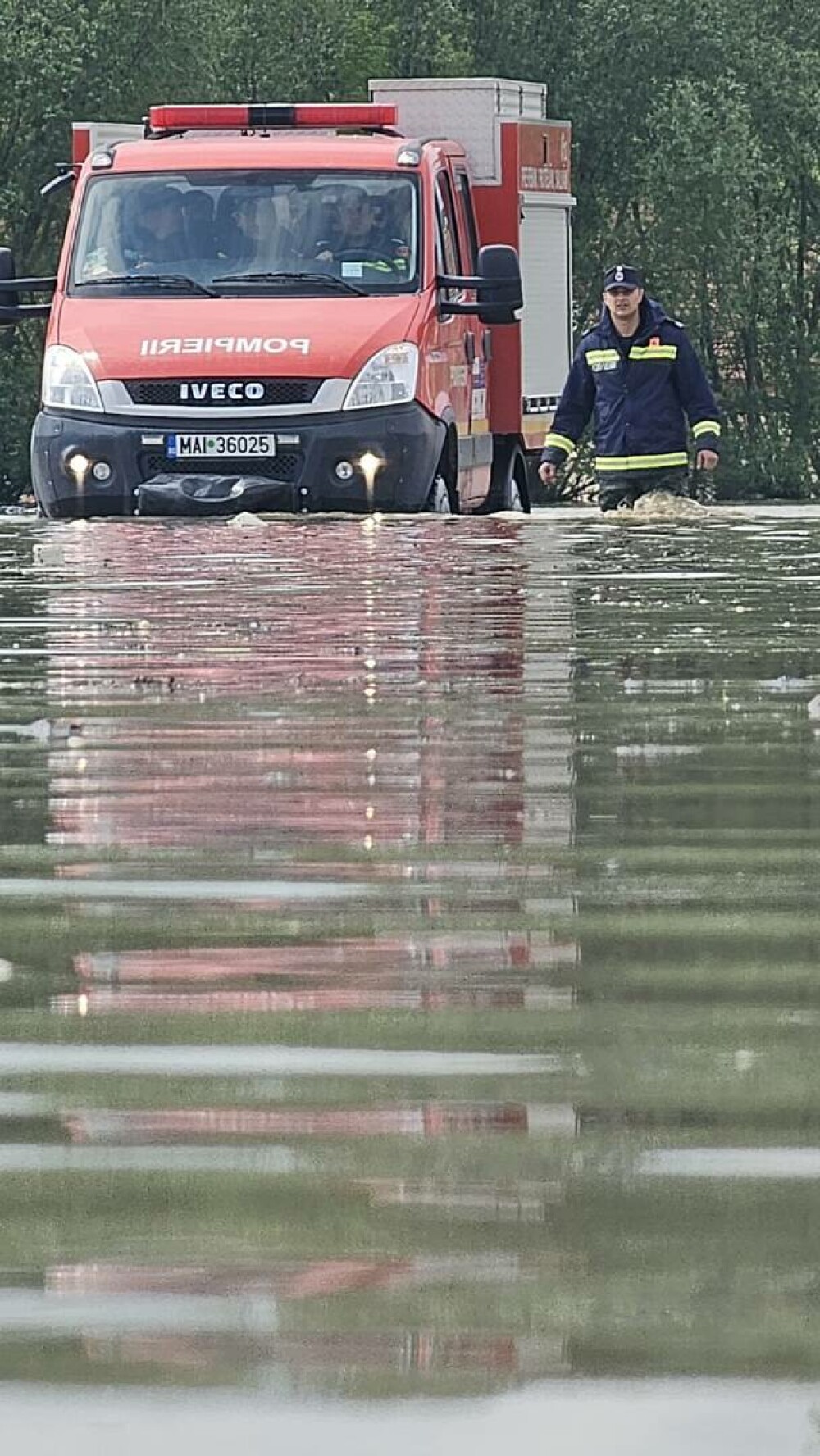 IGSU: Aproximativ 300 de gospodării din Covasna, inundate şi peste 300 de persoane rămân evacuate. GALERIE FOTO - Imaginea 2