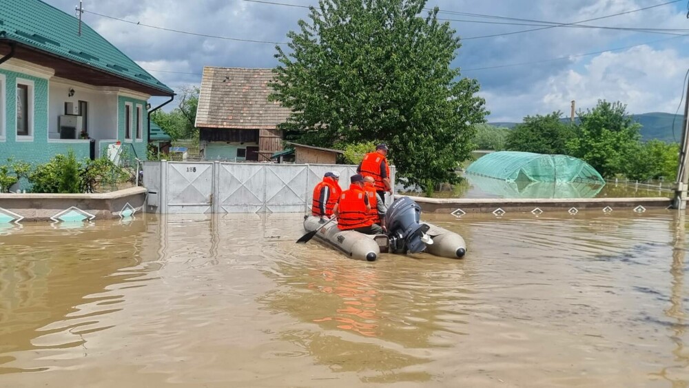 IGSU: Aproximativ 300 de gospodării din Covasna, inundate şi peste 300 de persoane rămân evacuate. GALERIE FOTO - Imaginea 3