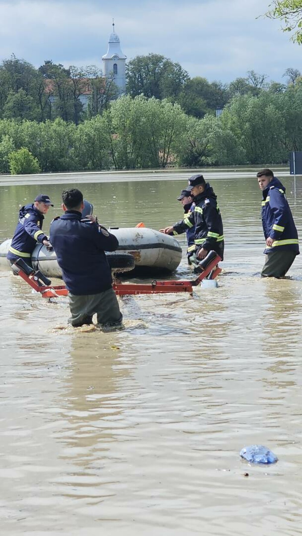 IGSU: Aproximativ 300 de gospodării din Covasna, inundate şi peste 300 de persoane rămân evacuate. GALERIE FOTO - Imaginea 7