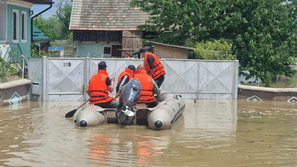 IGSU: Aproximativ 300 de gospodării din Covasna, inundate şi peste 300 de persoane rămân evacuate. GALERIE FOTO - Imaginea 8