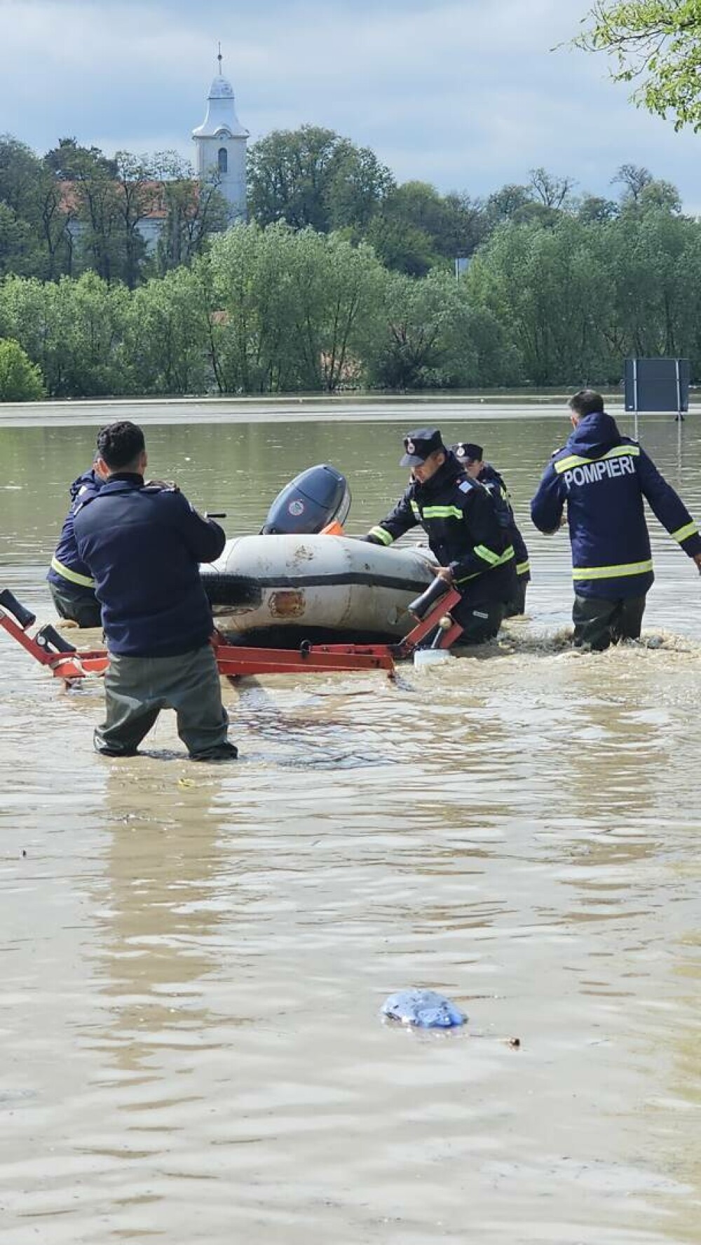 IGSU: Aproximativ 300 de gospodării din Covasna, inundate şi peste 300 de persoane rămân evacuate. GALERIE FOTO - Imaginea 19