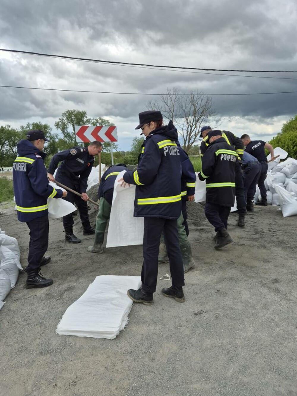 IGSU: Aproximativ 300 de gospodării din Covasna, inundate şi peste 300 de persoane rămân evacuate. GALERIE FOTO - Imaginea 21