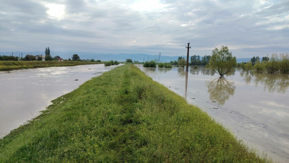 IGSU: Aproximativ 300 de gospodării din Covasna, inundate şi peste 300 de persoane rămân evacuate. GALERIE FOTO - Imaginea 23