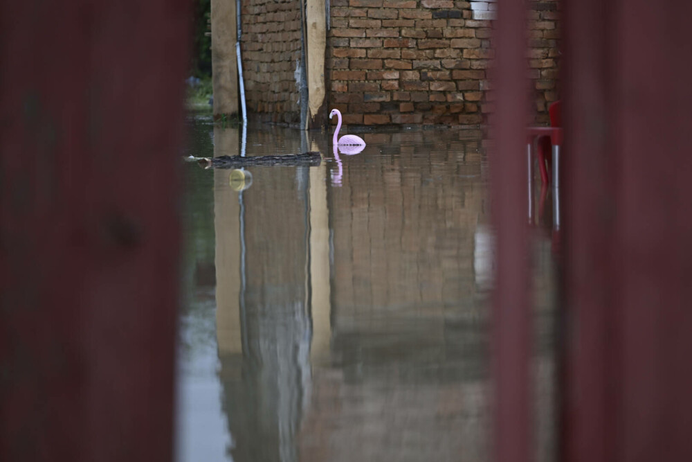 IGSU: Aproximativ 300 de gospodării din Covasna, inundate şi peste 300 de persoane rămân evacuate. GALERIE FOTO - Imaginea 28
