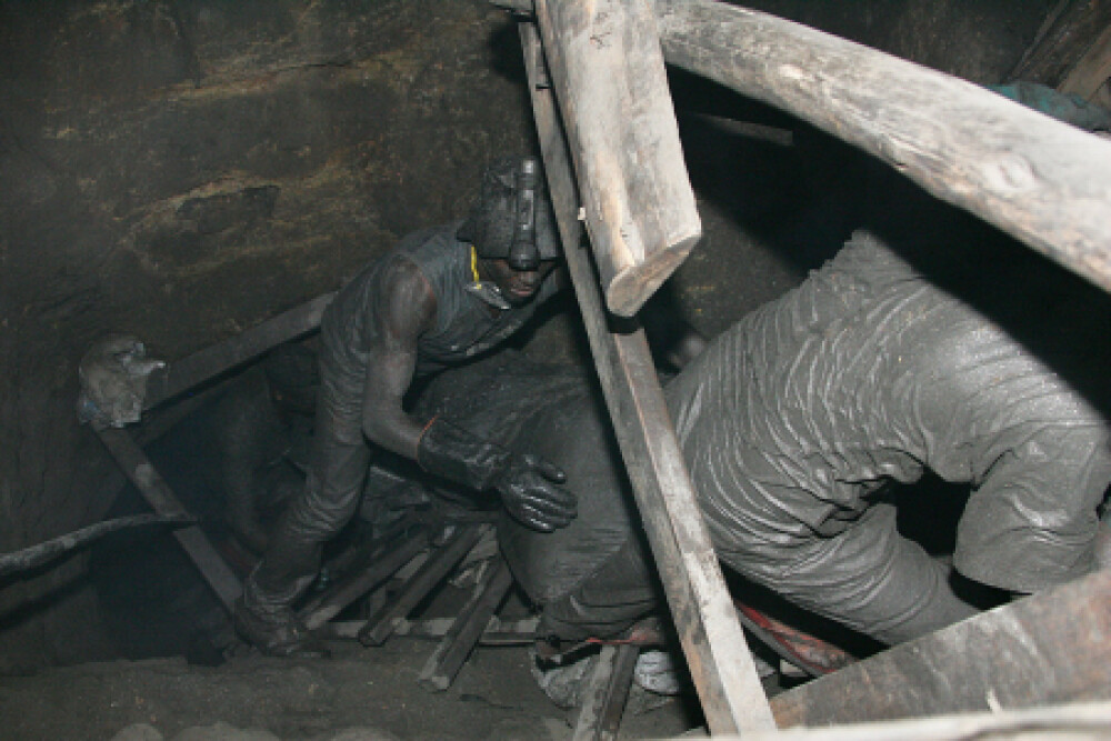 Cei 5 mineri morti in explozia de la Uricani vor fi inmormantati marti - Imaginea 4