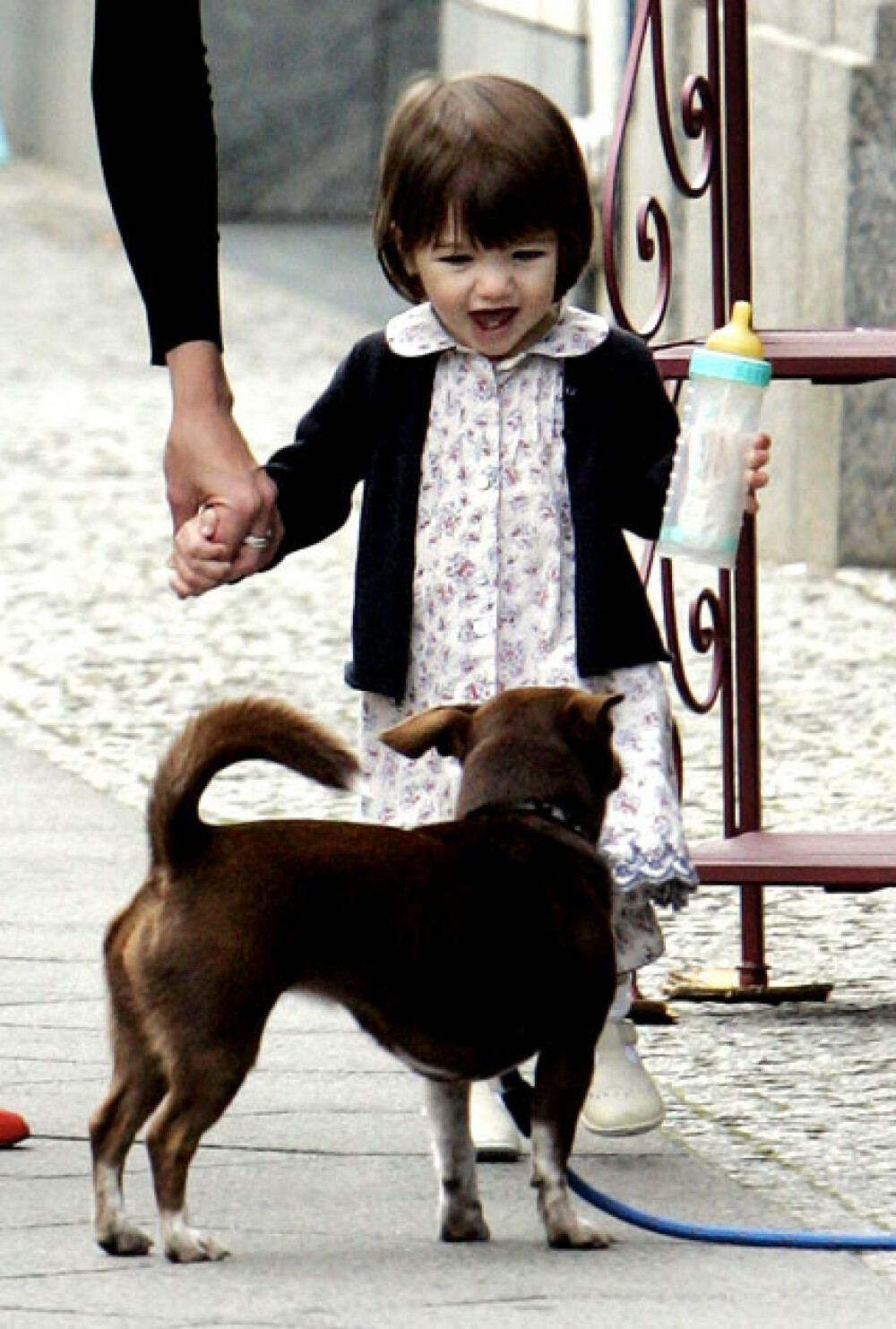 Tom Cruise adora pozele paparazzilor cu fata lui, Suri - Imaginea 4