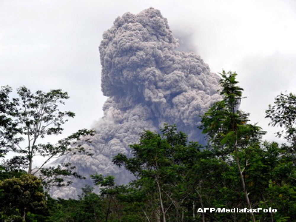 Zeci de mii de oameni sinistrati din cauza vulcanului Merapi! Galerie FOTO - Imaginea 2