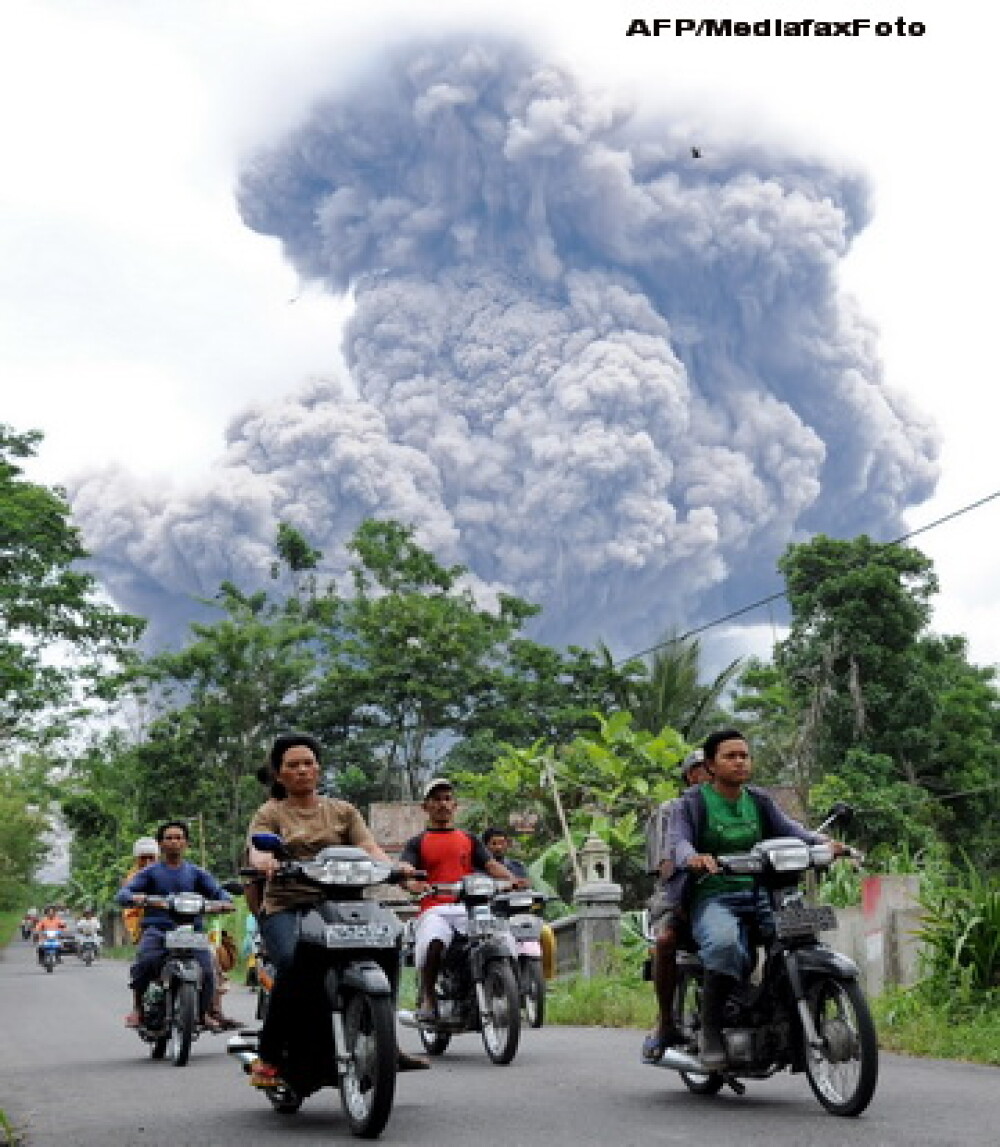 Zeci de mii de oameni sinistrati din cauza vulcanului Merapi! Galerie FOTO - Imaginea 4