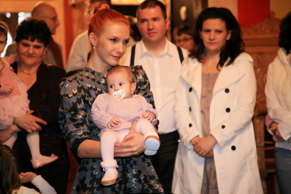 Adela Popescu a fost nasa de botez pentru nepoata ei Natalia Elena - Imaginea 4