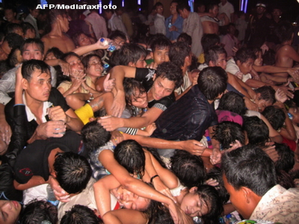 Busculada la un festival religios in Cambodgia: 340 de morti. FOTO - Imaginea 3