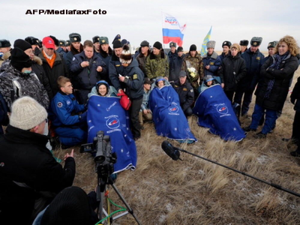 S-au intors cosmonautii! Nava Soyuz a aterizat cu bine in Kazahstan - Imaginea 1