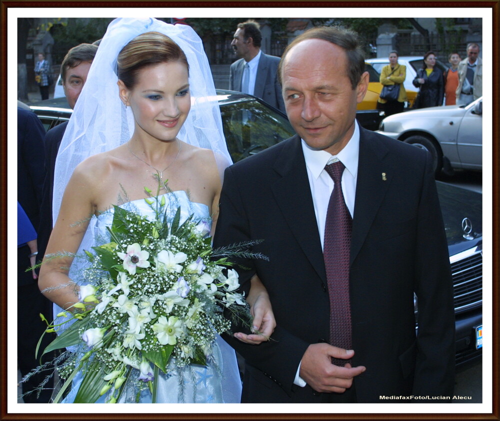 Traian Basescu la 60 de ani. Ce ii doriti Presedintelui? Galerie FOTO cu imagini INEDITE - Imaginea 10