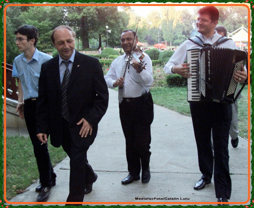 Traian Basescu la 60 de ani. Ce ii doriti Presedintelui? Galerie FOTO cu imagini INEDITE - Imaginea 4