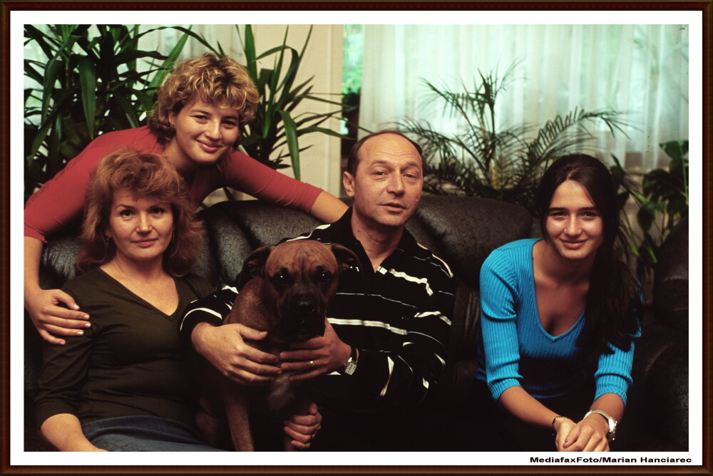 Traian Basescu la 60 de ani. Ce ii doriti Presedintelui? Galerie FOTO cu imagini INEDITE - Imaginea 11