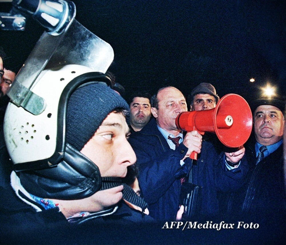 Traian Basescu la 60 de ani. Ce ii doriti Presedintelui? Galerie FOTO cu imagini INEDITE - Imaginea 19