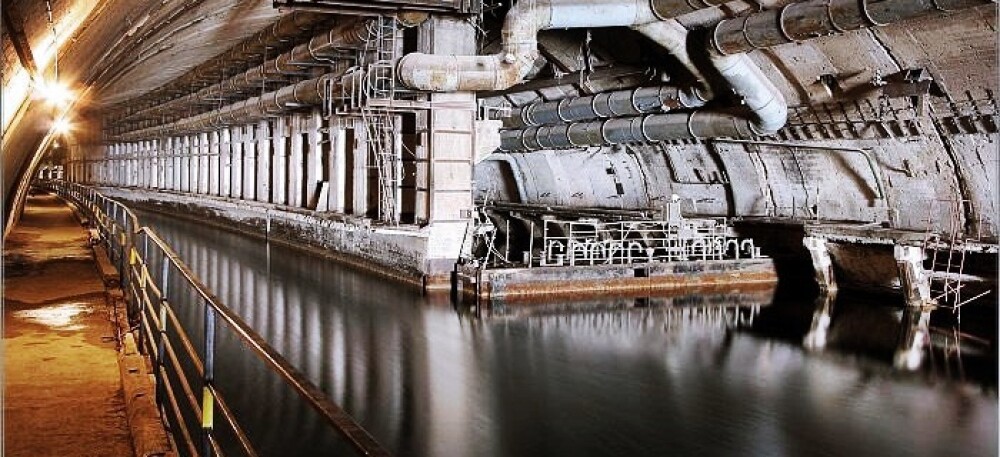 FOTO. Inauntrul bazei secrete din Marea Neagra a submarinelor nucleare rusesti - Imaginea 15