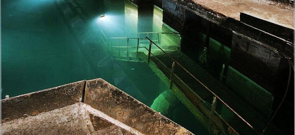 FOTO. Inauntrul bazei secrete din Marea Neagra a submarinelor nucleare rusesti - Imaginea 16