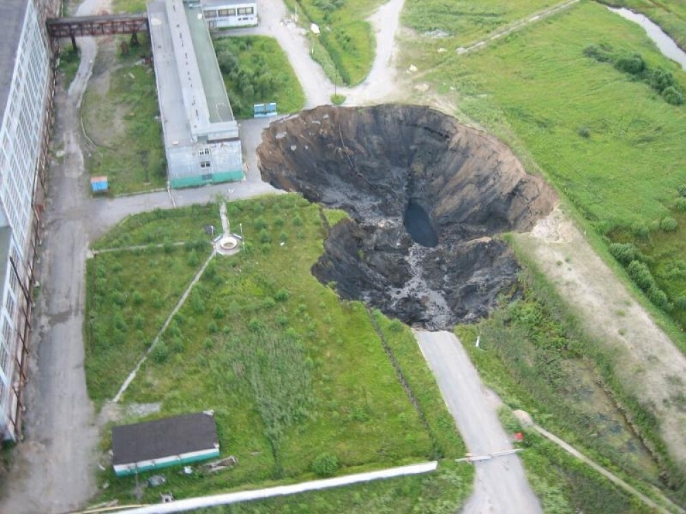Oras inghitit de aparitia inexplicabila a unor cratere. Ce se intampla cu o regiune din Rusia - Imaginea 2