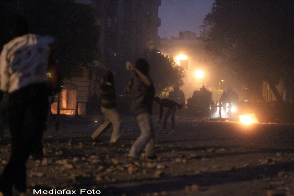 Cel putin un mort si sute de raniti in urma violentelor proteste din Cairo - Imaginea 1