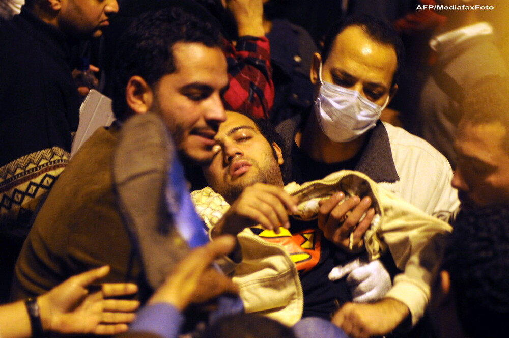 Criza in Egipt. Sute de mii de oameni ies in strada pentru a forta demisia autoritatilor militare - Imaginea 3