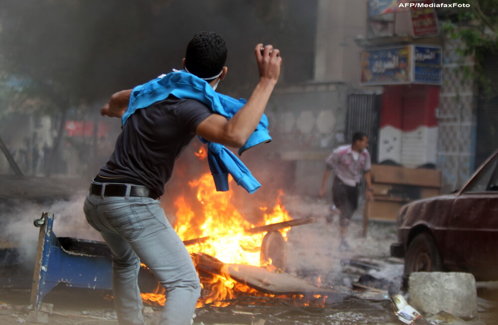 Criza in Egipt. Sute de mii de oameni ies in strada pentru a forta demisia autoritatilor militare - Imaginea 5
