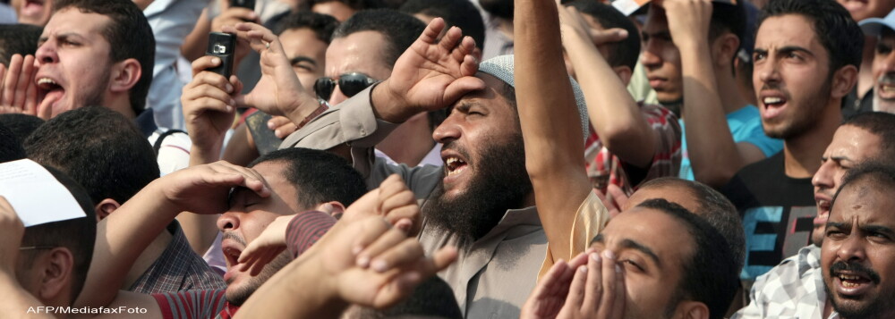 Criza in Egipt. Sute de mii de oameni ies in strada pentru a forta demisia autoritatilor militare - Imaginea 7