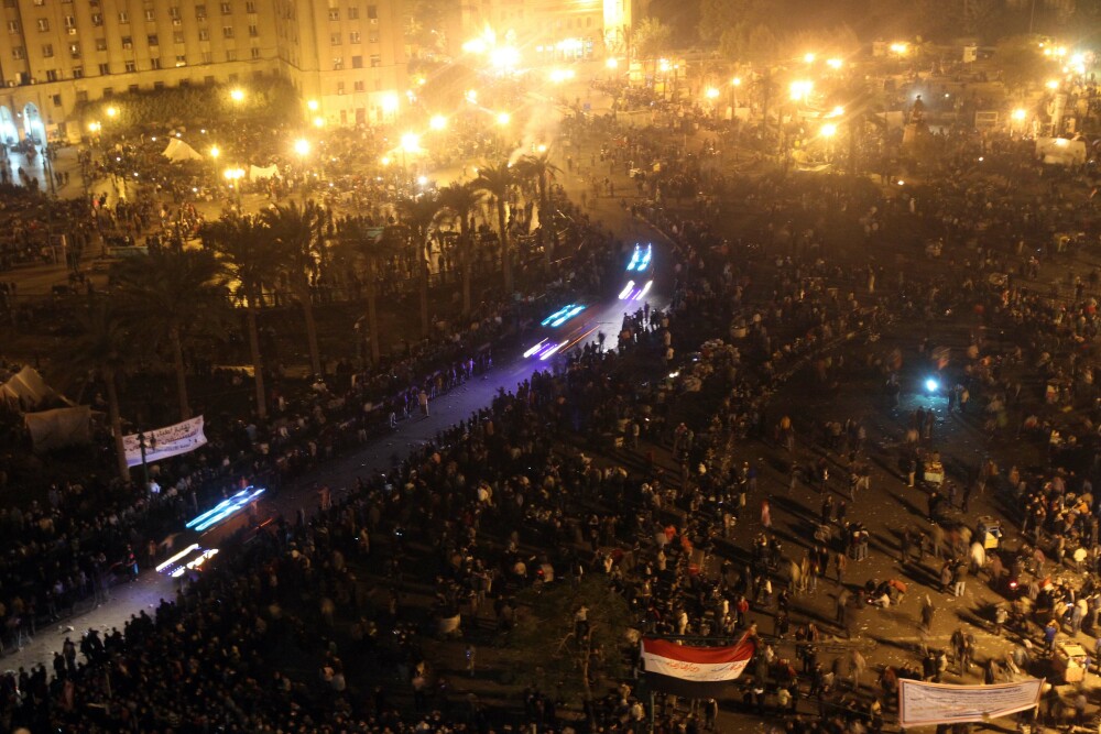 Mii de egipteni refuza oferta armatei si continua protestele. 