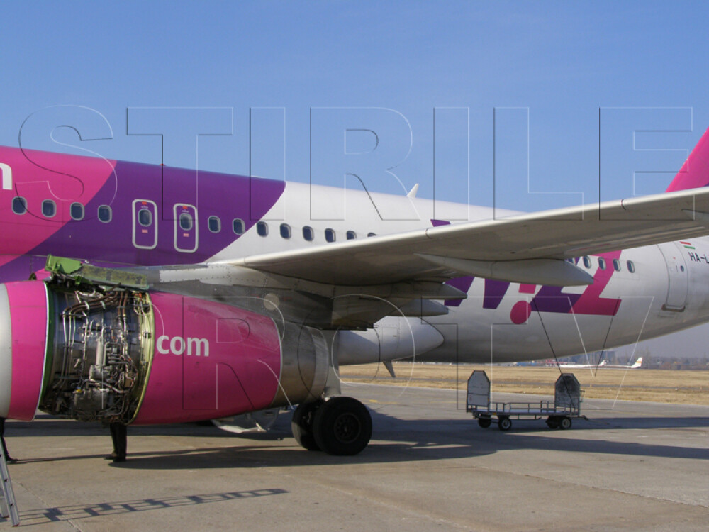 FOTO. Cum arata motorul avionului Wizz Air care a aterizat de urgenta pe Baneasa - Imaginea 3