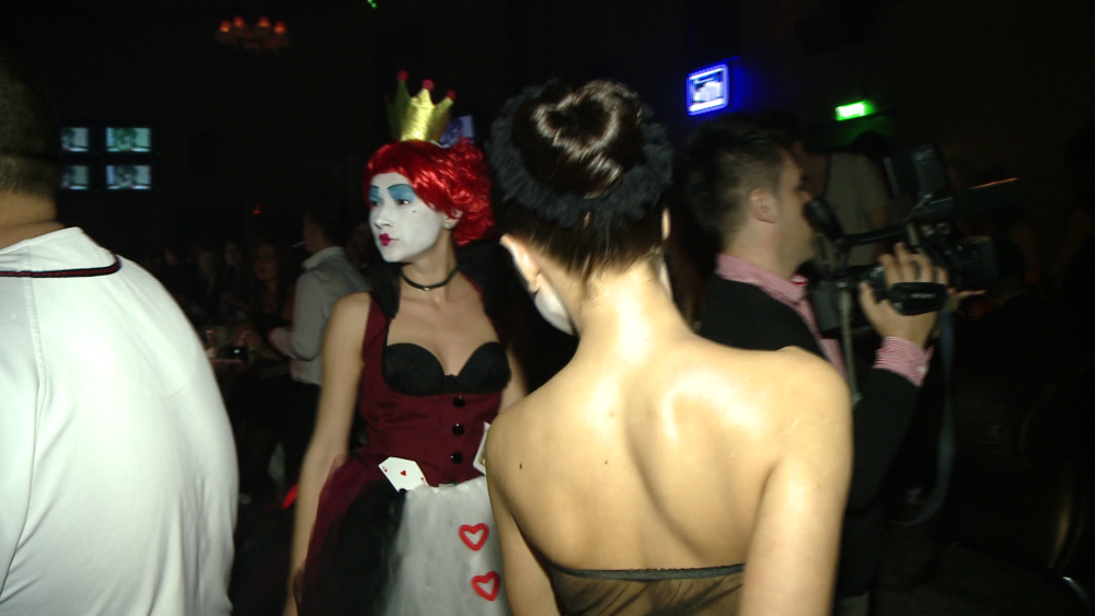 Timisorenii s-au deghizat in cele mai inedite costume si au petrecut noaptea de Halloween in club - Imaginea 5