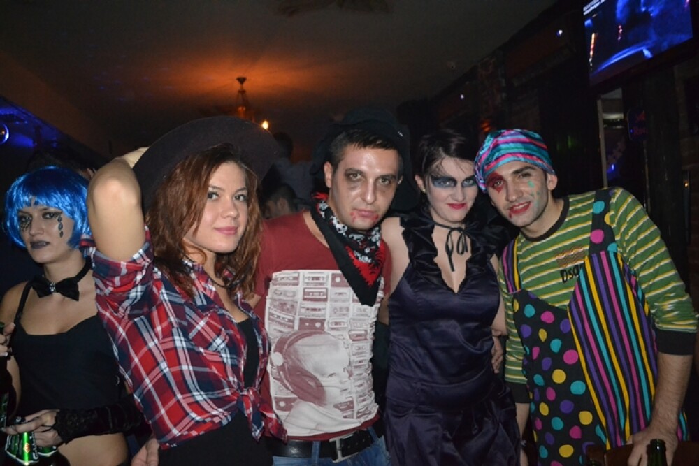 Timisorenii s-au deghizat in cele mai inedite costume si au petrecut noaptea de Halloween in club - Imaginea 16