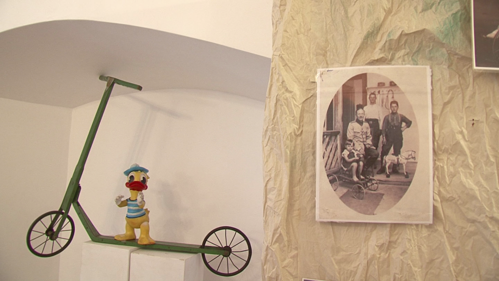 Peste 500 de jucarii din anii ’80 sunt expuse la Muzeul Civilizatiei Dacice si Romane din Deva. FOTO - Imaginea 5