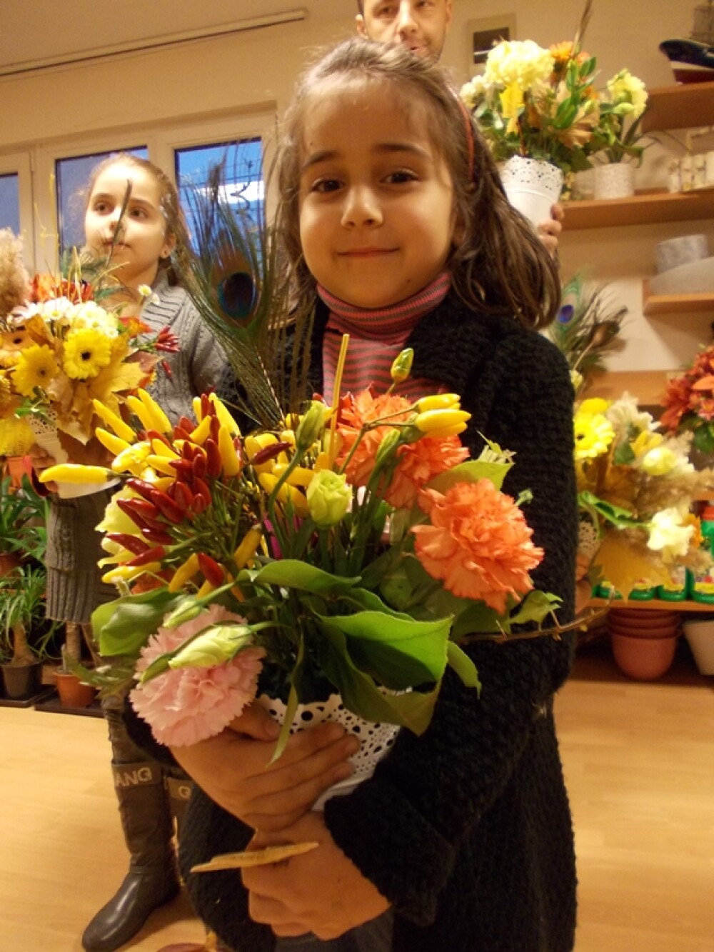 Prichindei, dar florari priceputi. Vezi ce aranjamente florale au reusit sa faca patru copii - Imaginea 12