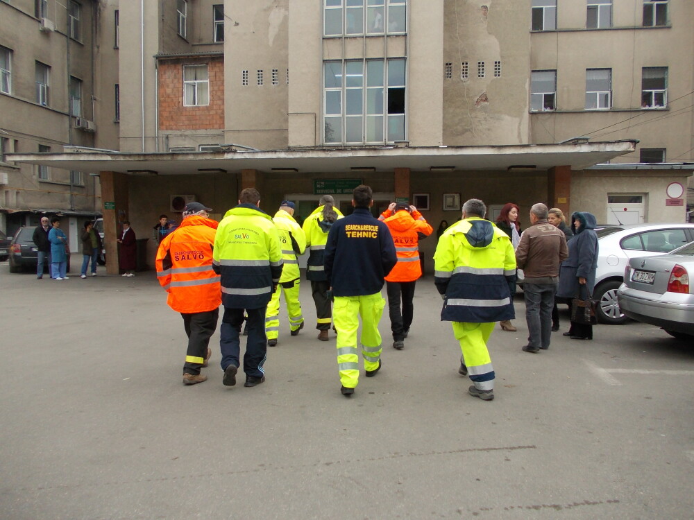 Spitalul Municipal din Timisoara, evacuat. Sase caini de interventie au asigurat zona. Afla motivul - Imaginea 8