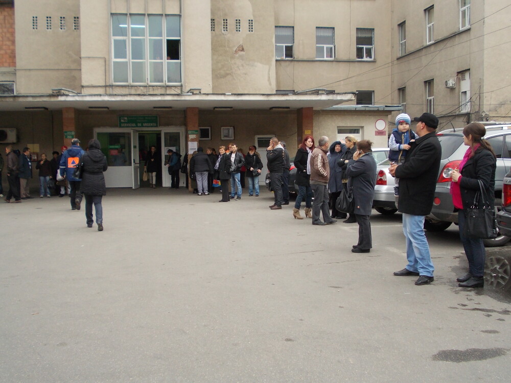 Spitalul Municipal din Timisoara, evacuat. Sase caini de interventie au asigurat zona. Afla motivul - Imaginea 11