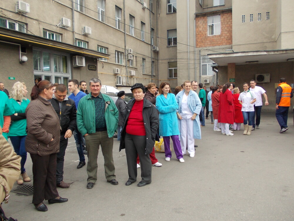 Spitalul Municipal din Timisoara, evacuat. Sase caini de interventie au asigurat zona. Afla motivul - Imaginea 5