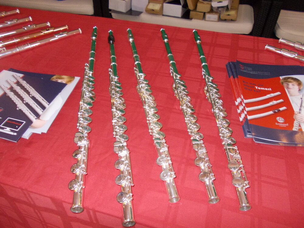 Expozitie de flaute la Filarmonica Banatul. Zeci de instrumente muzicale, testate de timisoreni - Imaginea 1